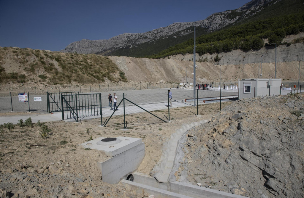 &lt;p&gt;U tupinolomu Sv.Juraj tvrtke Cemex otvoreno je i prvo reciklažno dvorište za gradjevinski otpad u Splitsko-dalmatinskoj županiji&lt;/p&gt;