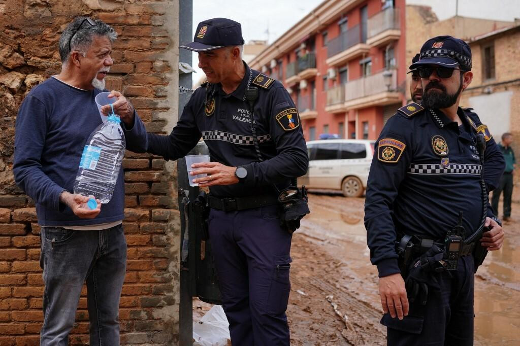 &lt;p&gt;Policajci u Valenciji ne mogu stati na kraj pljačkašima pa neki zazivaju vojsku na ulicama&lt;/p&gt;