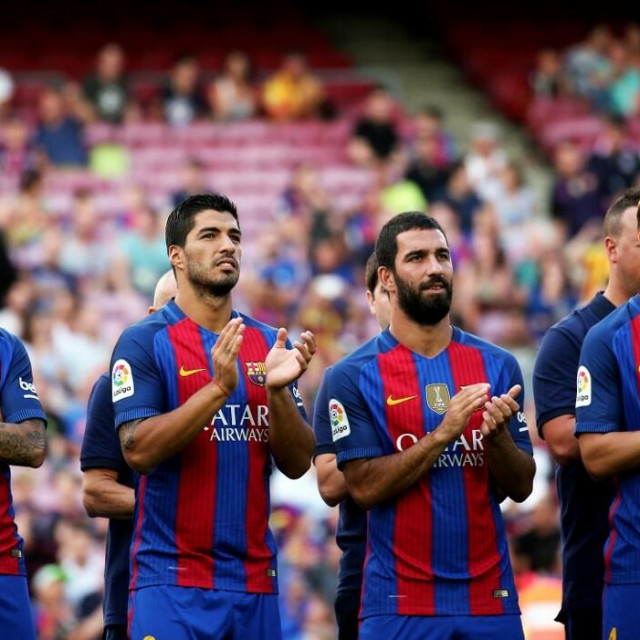 &lt;p&gt;Cristian Tello, Luis Suarez, Arda Turan i Ivan Rakitic tijekom klupskog predstavljanja pred početak sezone 2016/17&lt;/p&gt;