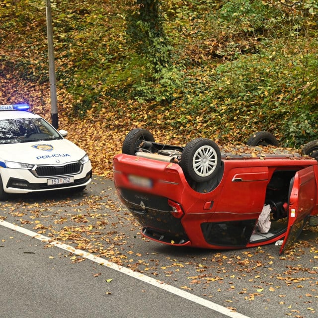 &lt;p&gt;Crveni Twingo završio je na krovu&lt;/p&gt;