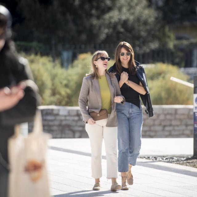 &lt;p&gt;Sibenik, 021124.&lt;br&gt;
Gradjani i turisti iskoristili suncani dan za setnju gradom.&lt;br&gt;