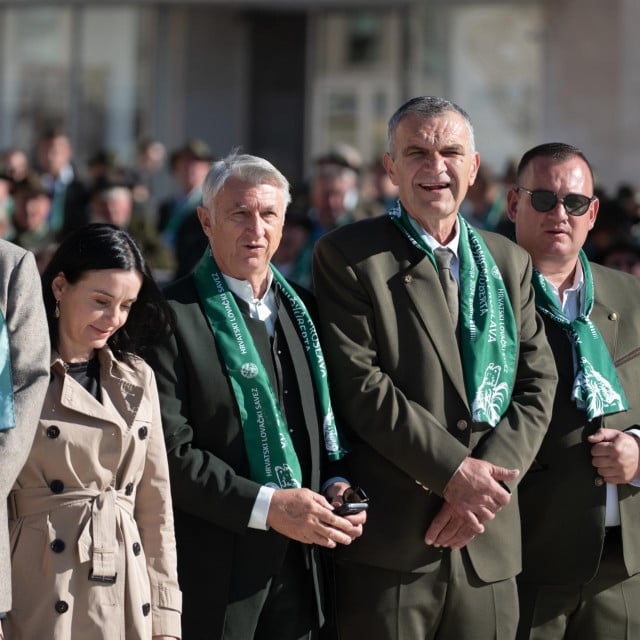 &lt;p&gt;Na fotografiji: smimanje milenijske fotografije Sime Strikomana na Forumu; ministar Radovan Fuchs, ministrica Marija Vuckovic, zupan Bozidar Longin, Nediljko Dujic, dozupan Sime Vickovic&lt;/p&gt;