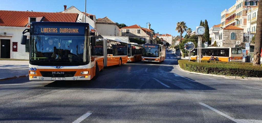 &lt;p&gt;Autobus-harmonika gradskog prijevoznika Libertasa&lt;/p&gt;