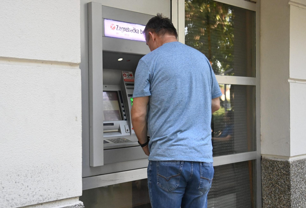 &lt;p&gt;Bankomati mogu skupo koštati ako posegnete za kreditnom karticom ili s debitnom ‘posjetite‘ bankomat druge banke&lt;/p&gt;

&lt;p&gt; &lt;/p&gt;