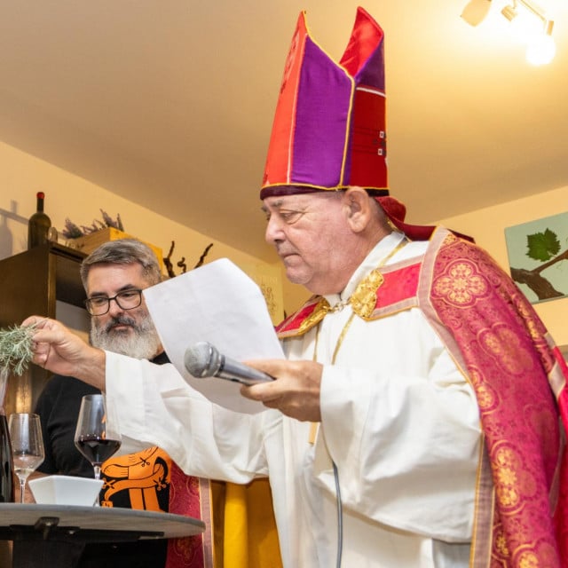 &lt;p&gt;Proslava svetog Martina u vinariji Grabovac u Prološcu. U sklopu proslave održana je i humanitarna akcija na kojoj se prikupljao novac za brijanje brada koje nisu obrijane dugi niz godina&lt;/p&gt;