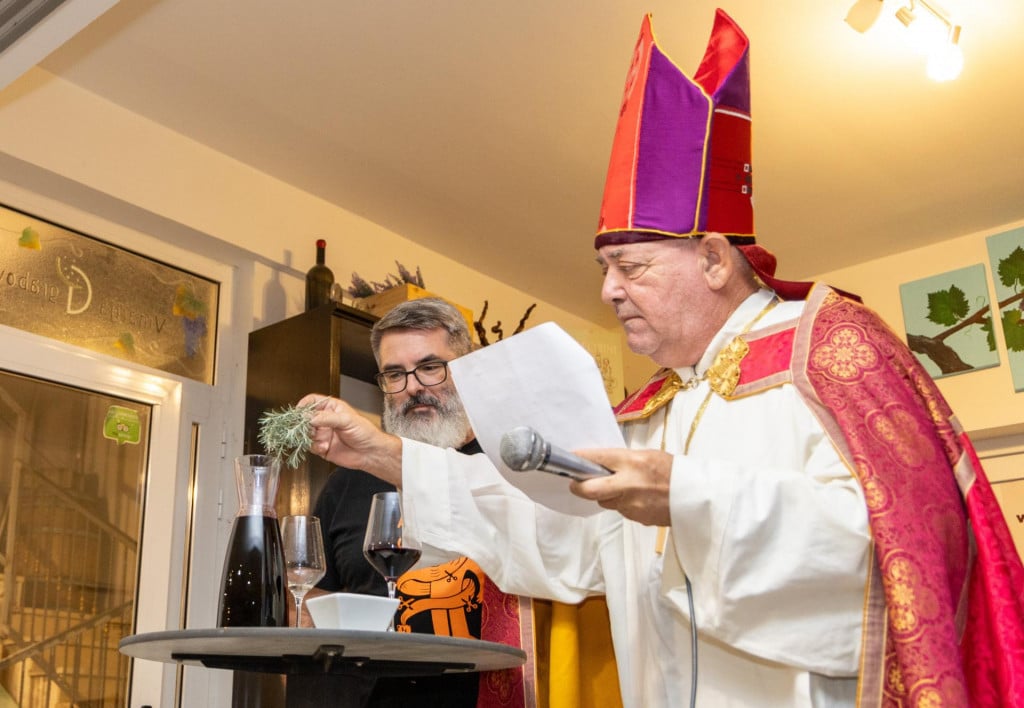 &lt;p&gt;Proslava svetog Martina u vinariji Grabovac u Prološcu. U sklopu proslave održana je i humanitarna akcija na kojoj se prikupljao novac za brijanje brada koje nisu obrijane dugi niz godina&lt;/p&gt;