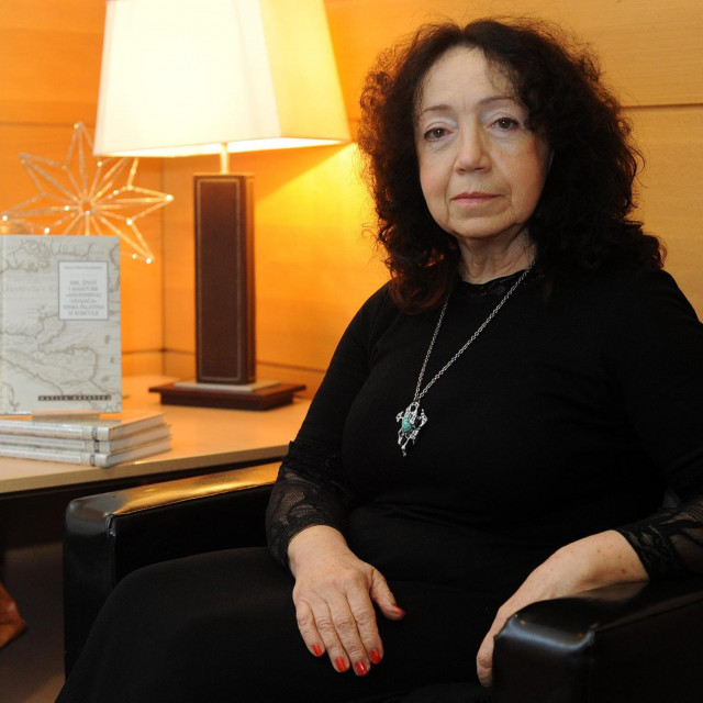 <p>Dr. Tuga Tarle, književnica i diplomatkinja</p>