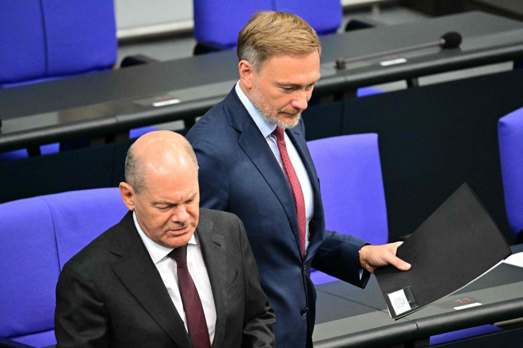 &lt;p&gt;Olaf Scholz (lijevo) i Christian Lindner kojem je upravo dao otkaz s mjesta ministra financija&lt;/p&gt;