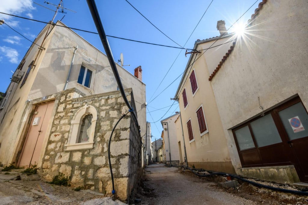 &lt;p&gt;Sibenik, 170321.&lt;br&gt;
Ulica Nikole Tesle u Varosu, u kojoj je zivio Arsen Dedic i kuca.&lt;br&gt;