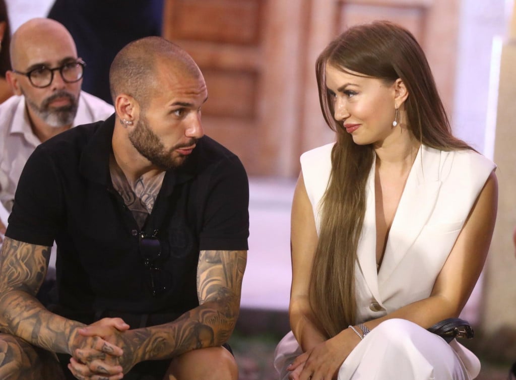 &lt;p&gt;Anthony Kalik i djevojka Ivona Glavaš snimljeni ovog ljeta na splitskom Institutu za oceanografiju i ribarstvo, gdje se održao Hajduk i Adidas Fashion Show&lt;/p&gt;