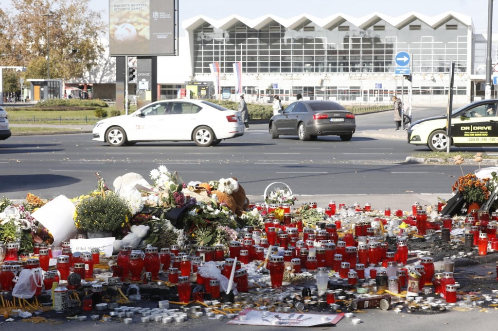 &lt;p&gt;Građani bi ovaj put solidarnost sa 14 žrtava trebali iskazati šutnjom, a ne cvijećem&lt;/p&gt;