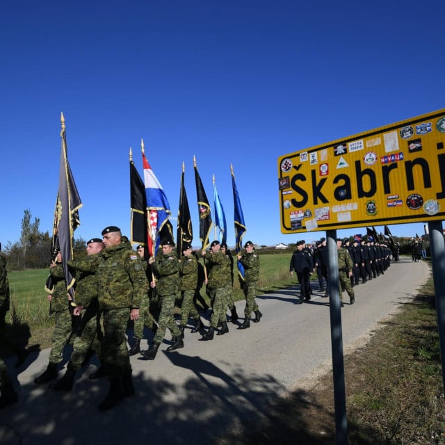 &lt;p&gt;Skabrnja, 181123.&lt;br&gt;
Obiljezavanje 32. obljetnice stradavanja Skabrnje.&lt;br&gt;
Na fotografiji: Hodnja do spomen obiljezja na mjesnom groblju sv. Luke.&lt;br&gt;
 &lt;/p&gt;