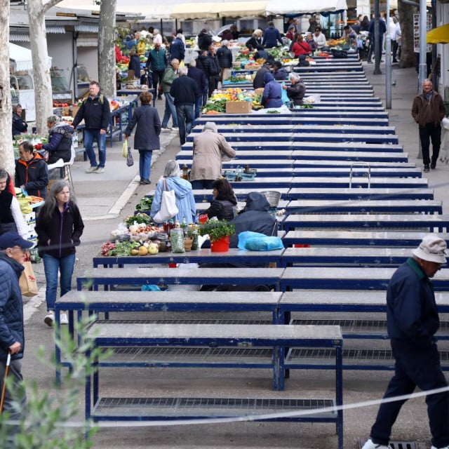 &lt;p&gt;Shopping centri su prejaka konkurencija pazaru&lt;/p&gt;