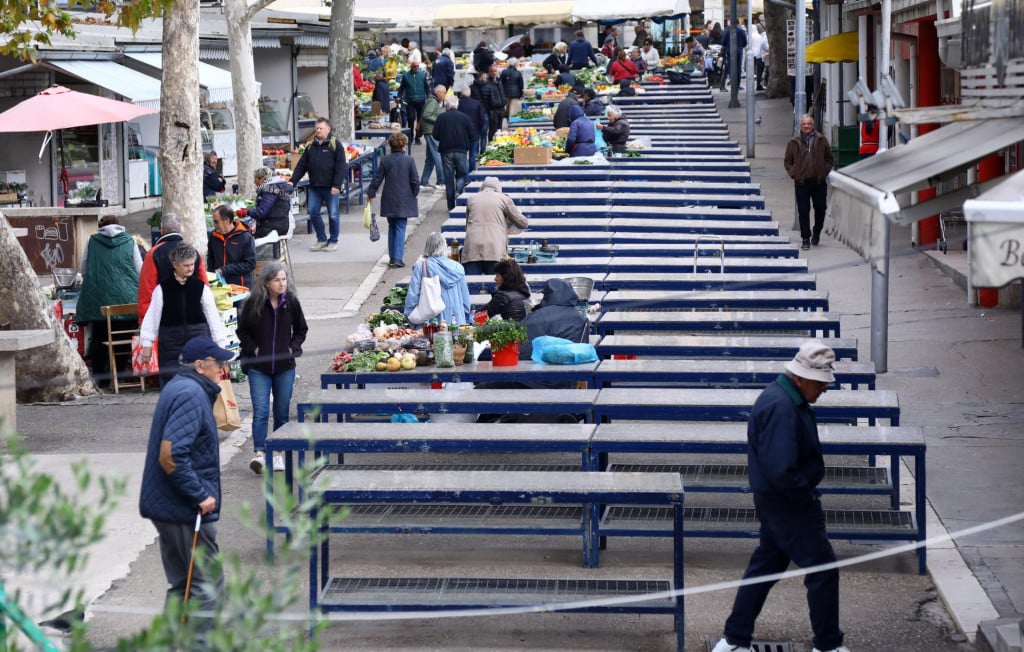 &lt;p&gt;Shopping centri su prejaka konkurencija pazaru&lt;/p&gt;