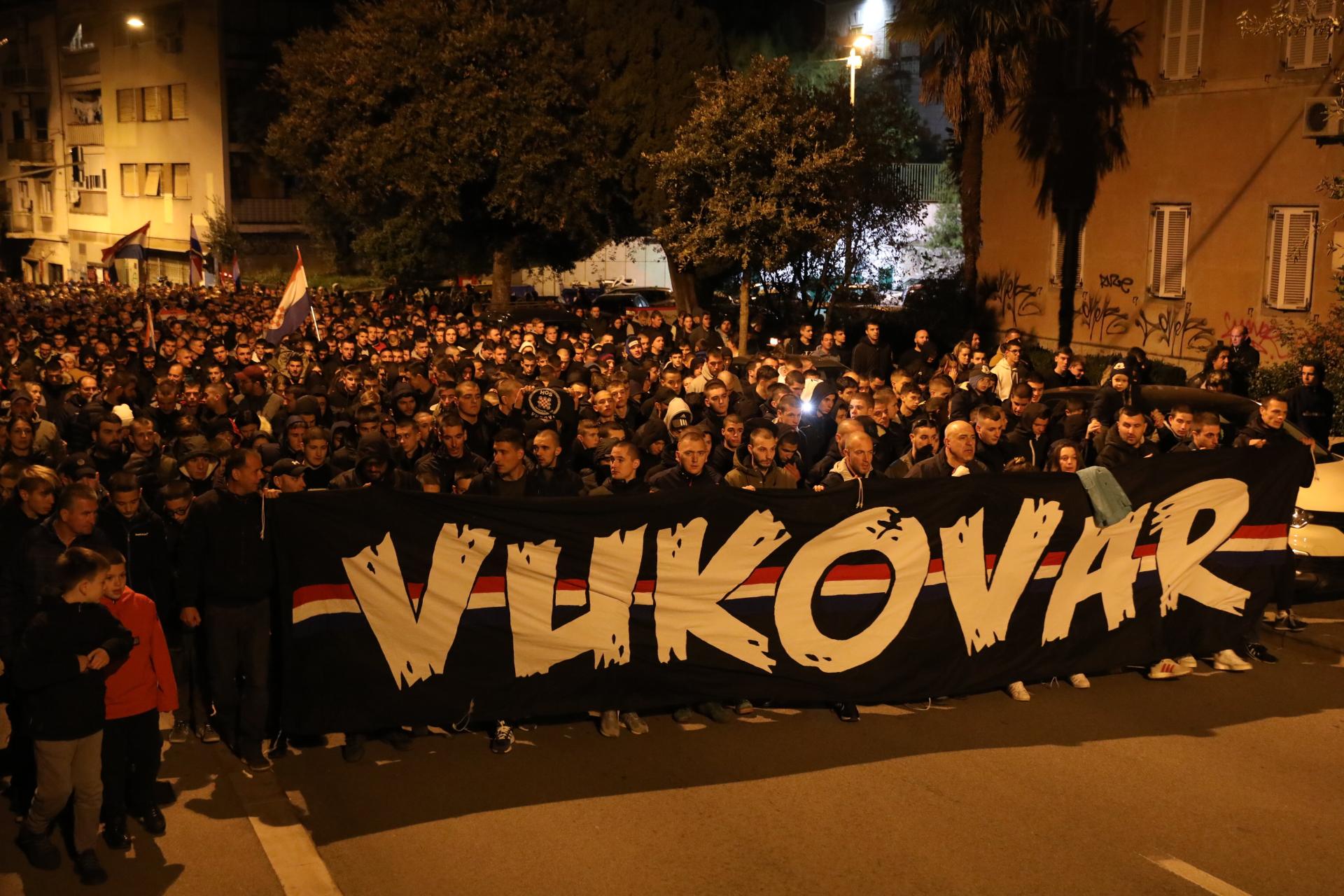 Slobodna Dalmacija Splitska Torcida Poziva Na Veliki Mimohod Za Vukovar Gori Na Braniku