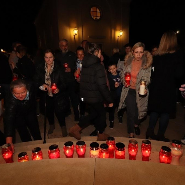 &lt;p&gt;Povodom Dana sjećanja na žrtve Domovinskog rata i Dana sjećanja na žrtvu Vukovara i Škabrnje upaljeni su lampioni ispred župne crkve svetoga Jurja u Viru&lt;/p&gt;