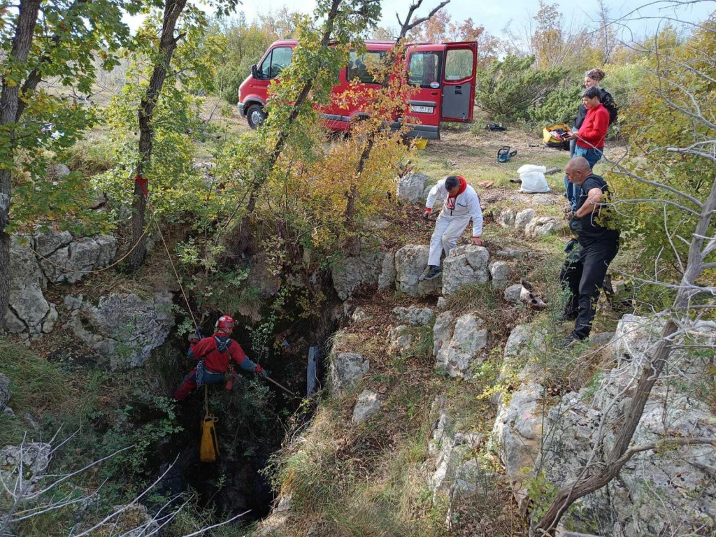 &lt;p&gt;Odrađene su pripreme za čiščenje jedine preostale onečišćene jame na području NP Krka&lt;/p&gt;