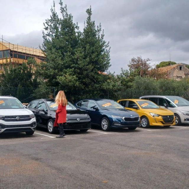 &lt;p&gt;Na parkingu remize krenula prodaja automobila&lt;/p&gt;