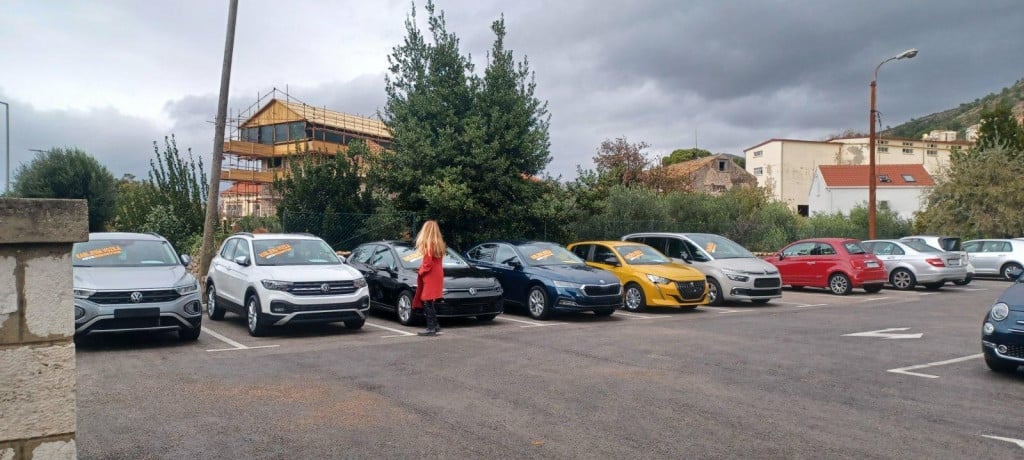 &lt;p&gt;Na parkingu remize krenula prodaja automobila&lt;/p&gt;