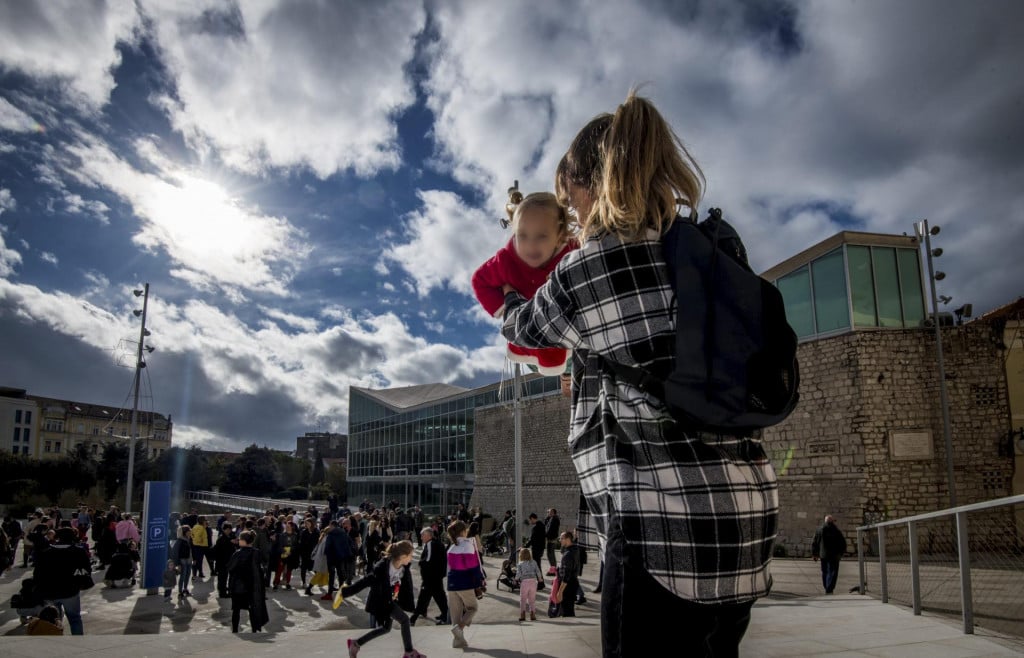 &lt;p&gt;Vlada podiže porodiljne naknade, ministar najavio: ‘To je tek početak‘&lt;/p&gt;