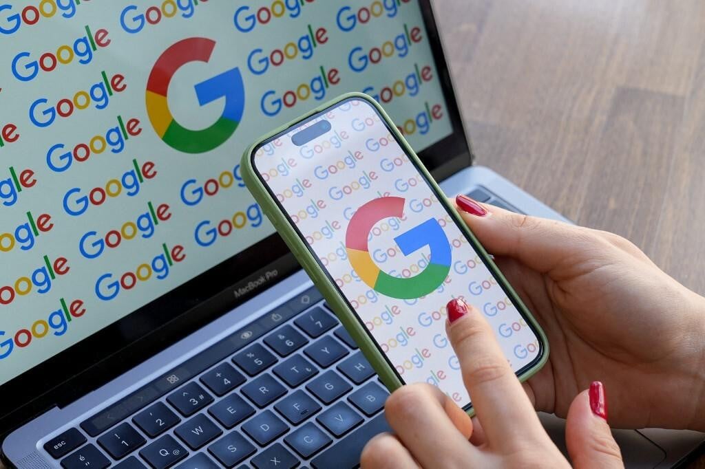 &lt;p&gt;Ministarstvo pravosuđa predlaže tektonske promjene Googleova poslovanja koje uključuje zabranu toga da Google bude zadana tražilica na pametnim telefonima i sprječavanje tvrtke da iskorištava svoj mobilni operativni sustav Android &lt;/p&gt;