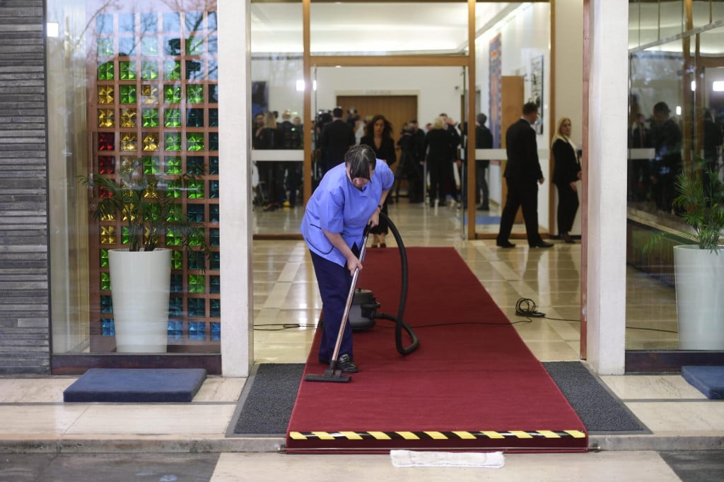 &lt;p&gt;Utrka je počela, kroz vrata Predsjedničkih dvora će nakon izbora samo jedan kandidat ili kandidatkinja&lt;/p&gt;