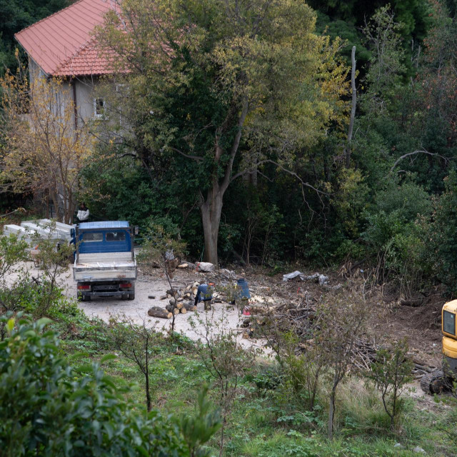 &lt;p&gt;Čišćenje okoliša zgrade u krugu Kampusa Sveučilista u Dubrovniku&lt;/p&gt;