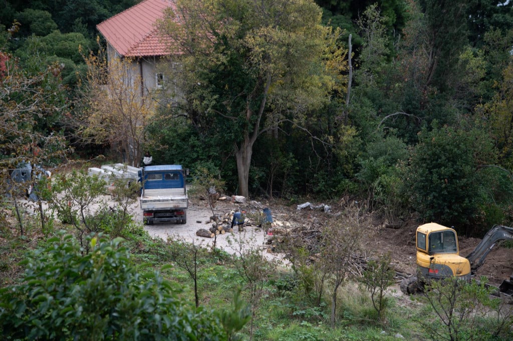 &lt;p&gt;Čišćenje okoliša zgrade u krugu Kampusa Sveučilista u Dubrovniku&lt;/p&gt;