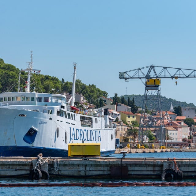 &lt;p&gt;Pod rampom trajekta ‘Lastovo‘, život su ljetos ostavila tri pomorca&lt;/p&gt;

&lt;p&gt; &lt;/p&gt;