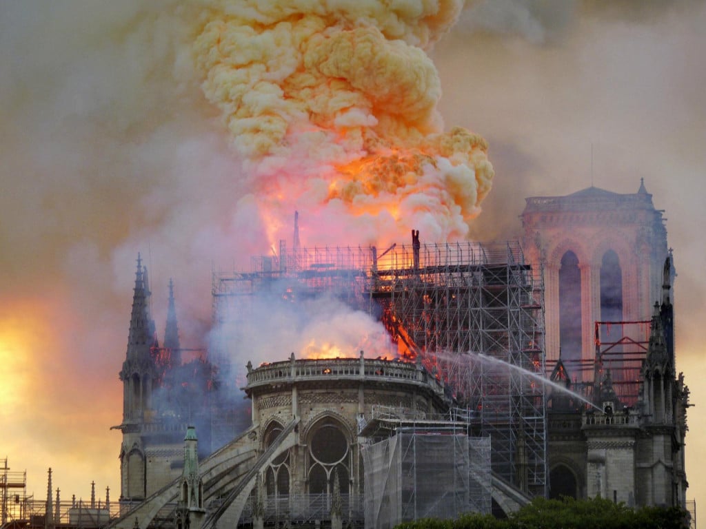 &lt;p&gt;Razorni požar zahvatio je Notre-Dame 15. travnja 2019. godine&lt;/p&gt;