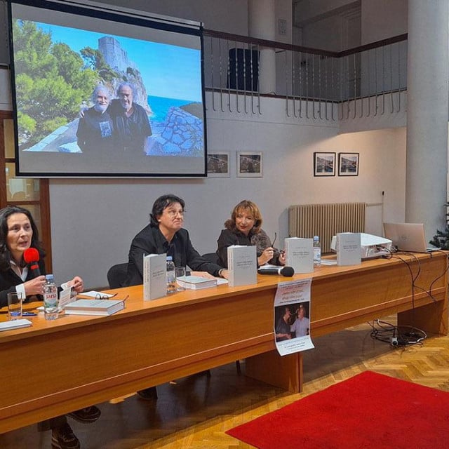 &lt;p&gt;Vesna Vidović, Darko Matičević i Katija Bakija predstavili su knjigu  „Jedan niže držeć, drugi više pojuć”&lt;/p&gt;