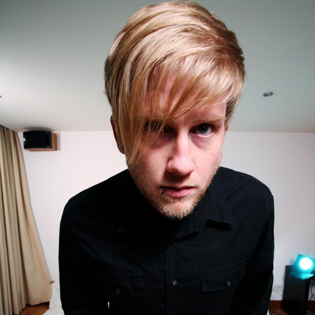 &lt;p&gt;Bob Bryar bio je bubnjar slavne grupe My Chemical Romance&lt;br&gt;
 &lt;/p&gt;