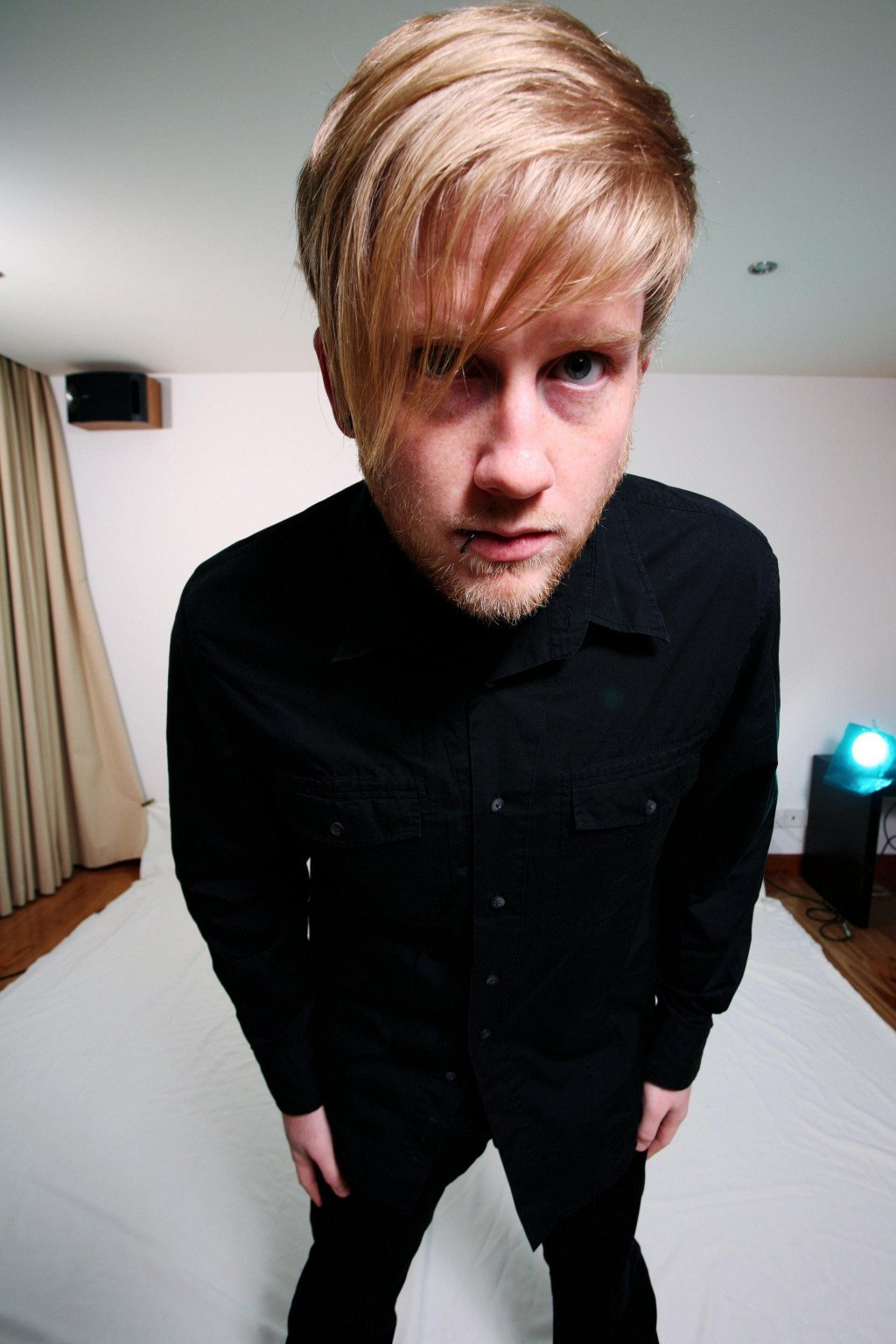 &lt;p&gt;Bob Bryar bio je bubnjar slavne grupe My Chemical Romance&lt;br&gt;
 &lt;/p&gt;