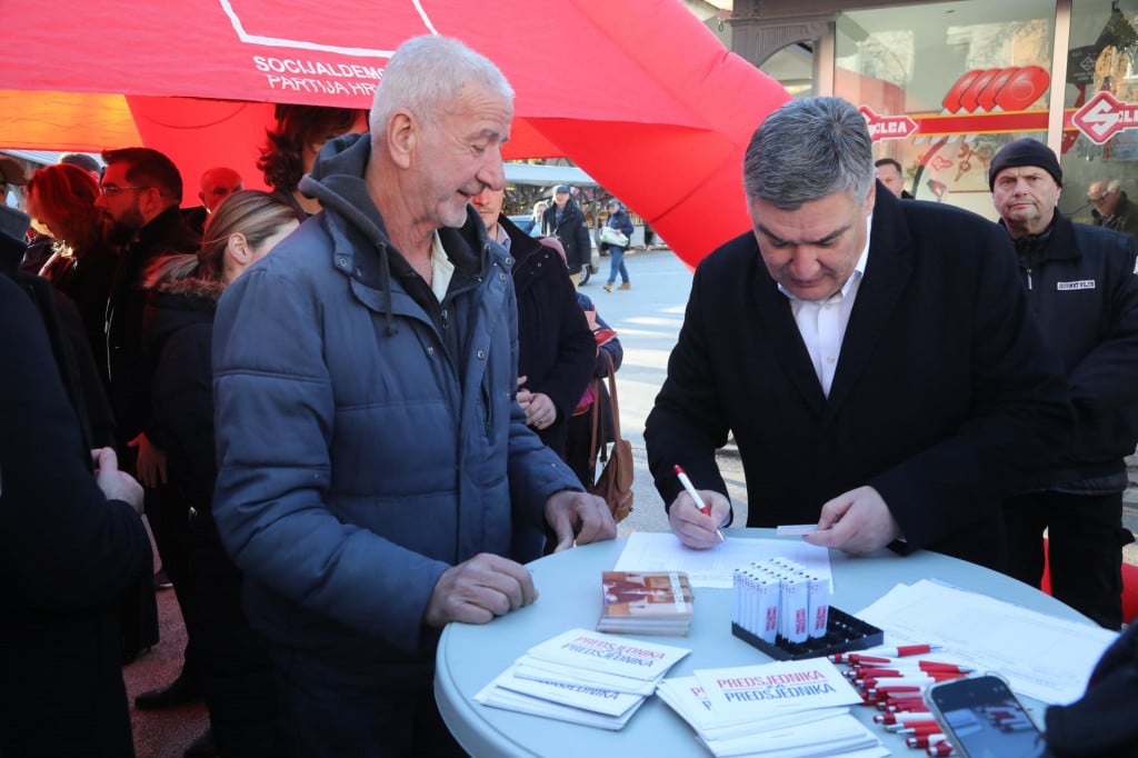 &lt;p&gt; Milanović je u subotu u Puli prikupljao potpsie za svoju kandidaturu&lt;/p&gt;