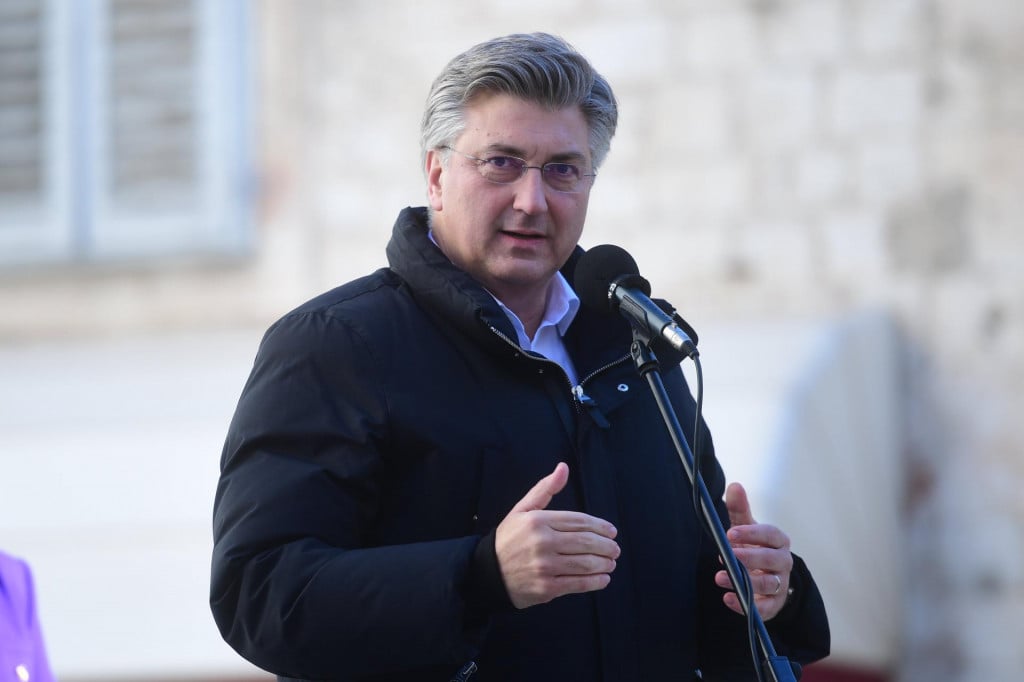 &lt;p&gt;Andrej Plenković: Ovo je pretkampanja, Primorac je prikupio potpise, bit će ih i više. Namjeravamo ih predati već idućeg tjedna&lt;/p&gt;