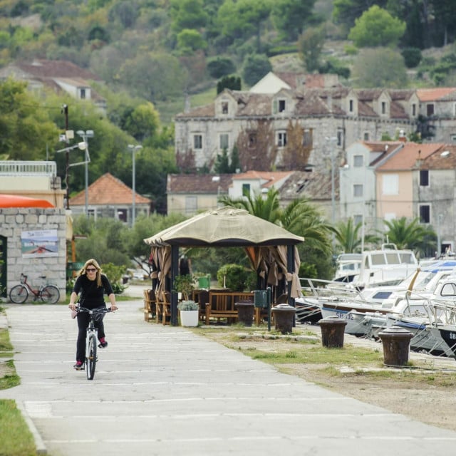 &lt;p&gt;Otočani na nogama zbog zatvaranja kioska u kojem rade brat i sestra&lt;/p&gt;