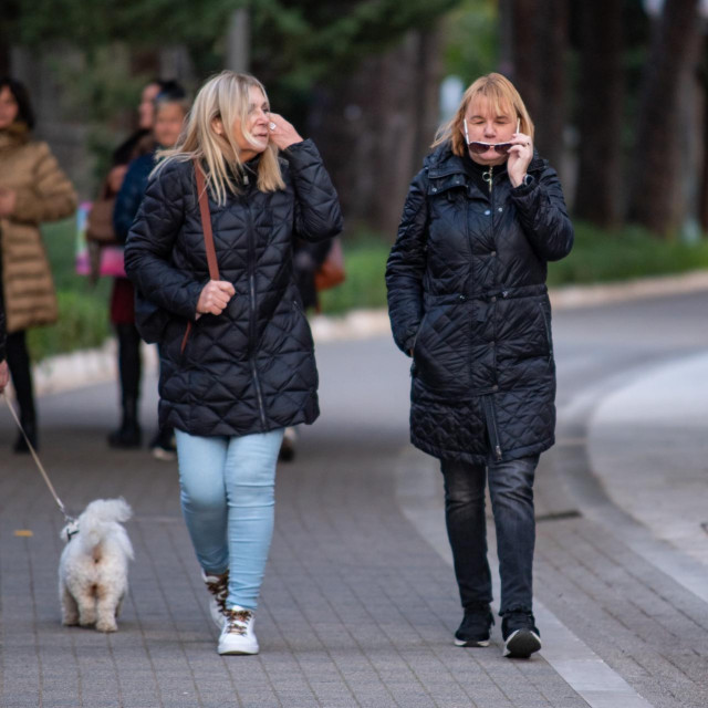 &lt;p&gt;Dubrovnik, 011224.&lt;br&gt;
Gradjani uzivaju u prvoj prosinackoj setnji po uvali Lapad.&lt;br&gt;