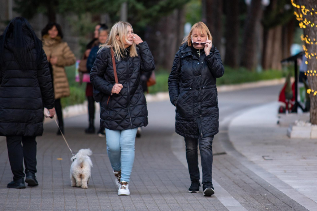 &lt;p&gt;Dubrovnik, 011224.&lt;br&gt;
Gradjani uzivaju u prvoj prosinackoj setnji po uvali Lapad.&lt;br&gt;