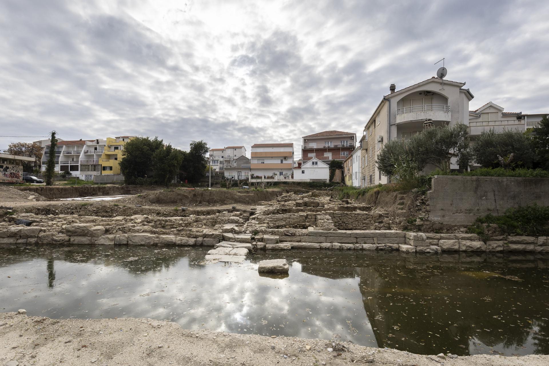 Slobodna Dalmacija Gradona Elnik Puljak Obe Ao Arheolo Ki Park U Stobre U Arheolozi U Stresu