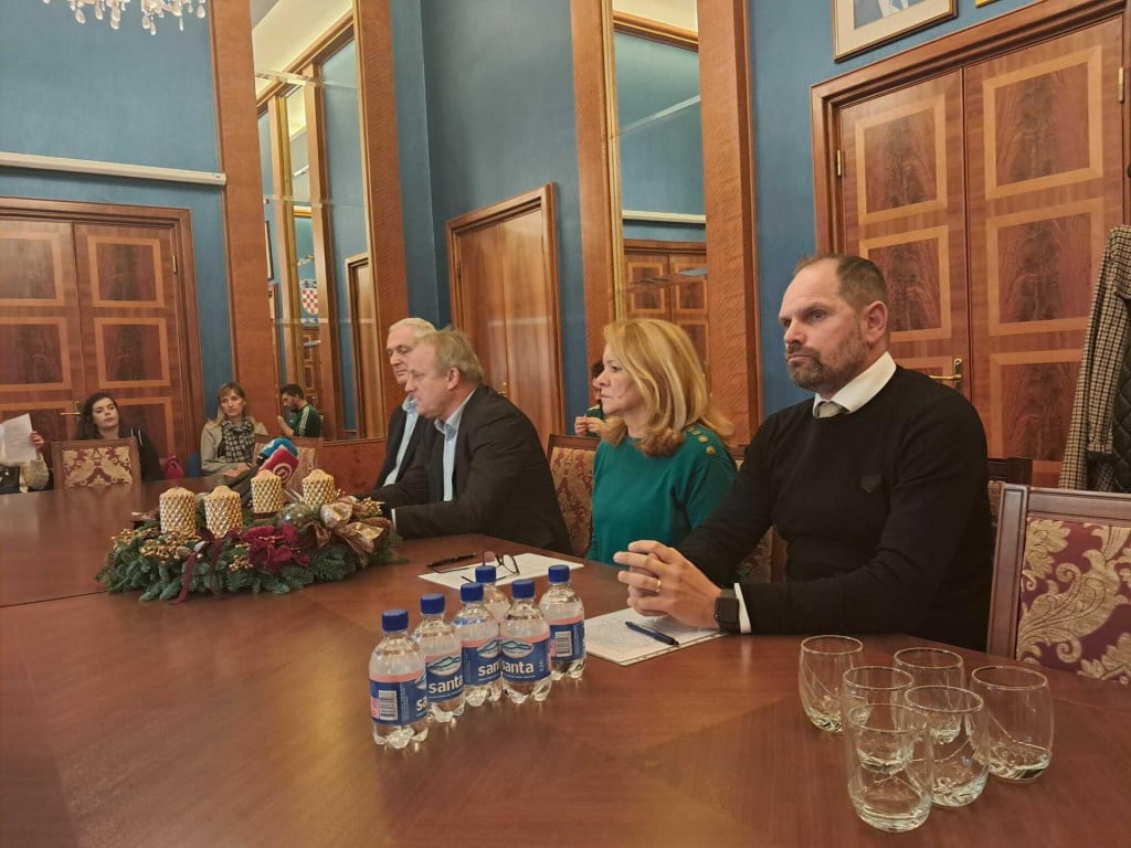 &lt;p&gt;Ivan John Krstičević, Branko Dukić, Mirjana Zubčić, Robertino Dujela&lt;/p&gt;