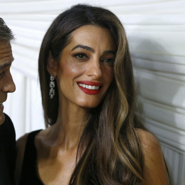 &lt;p&gt;George Clooney, njegova supruga Amal Clooney i Donatella Versace u rujnu u New Yorku&lt;/p&gt;