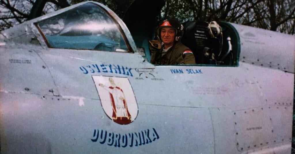 &lt;p&gt;Legendarni umirovljeni vojni pilot Ivan Selak u ‘Osvetniku Dubrovnika‘&lt;/p&gt;