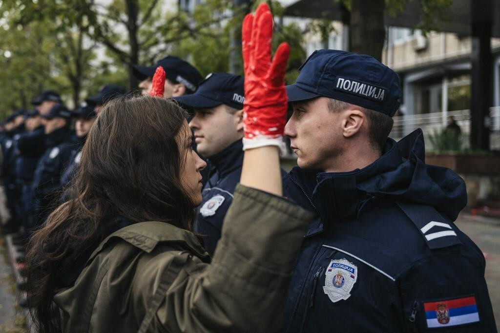 &lt;p&gt;Prosvjedi u Srbiji zbog pada nadstrešnice na željezničkoj stanici u Novom Sadu&lt;/p&gt;