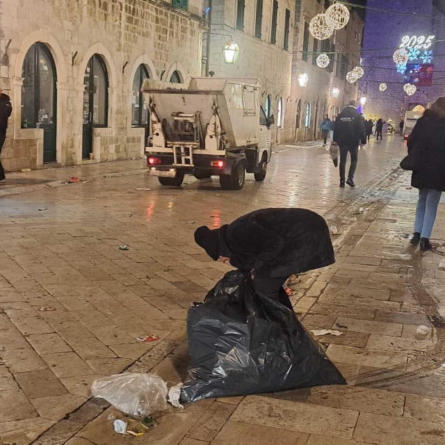 &lt;p&gt;Čišćenje Straduna nakon sinoćnjeg koncerta&lt;/p&gt;