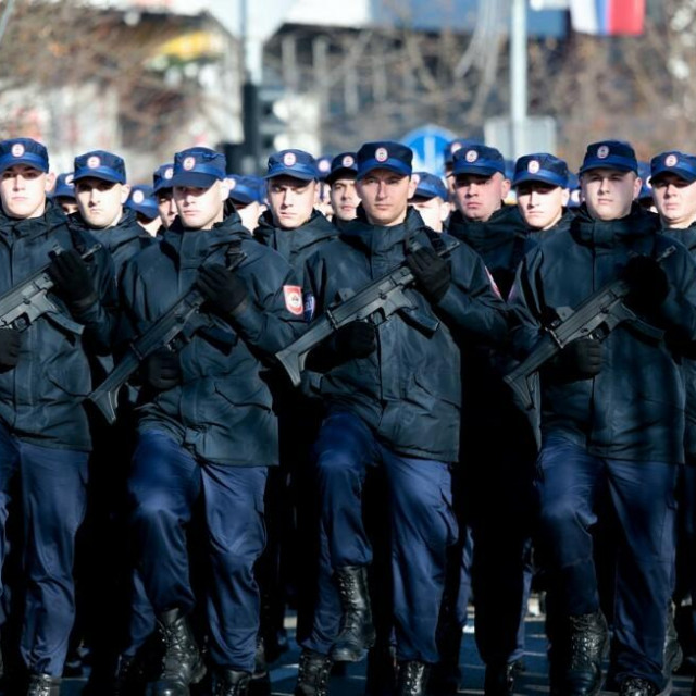 &lt;p&gt;U sukobima s prosvjednicima policija je ostala vjerna Dodiku&lt;/p&gt;