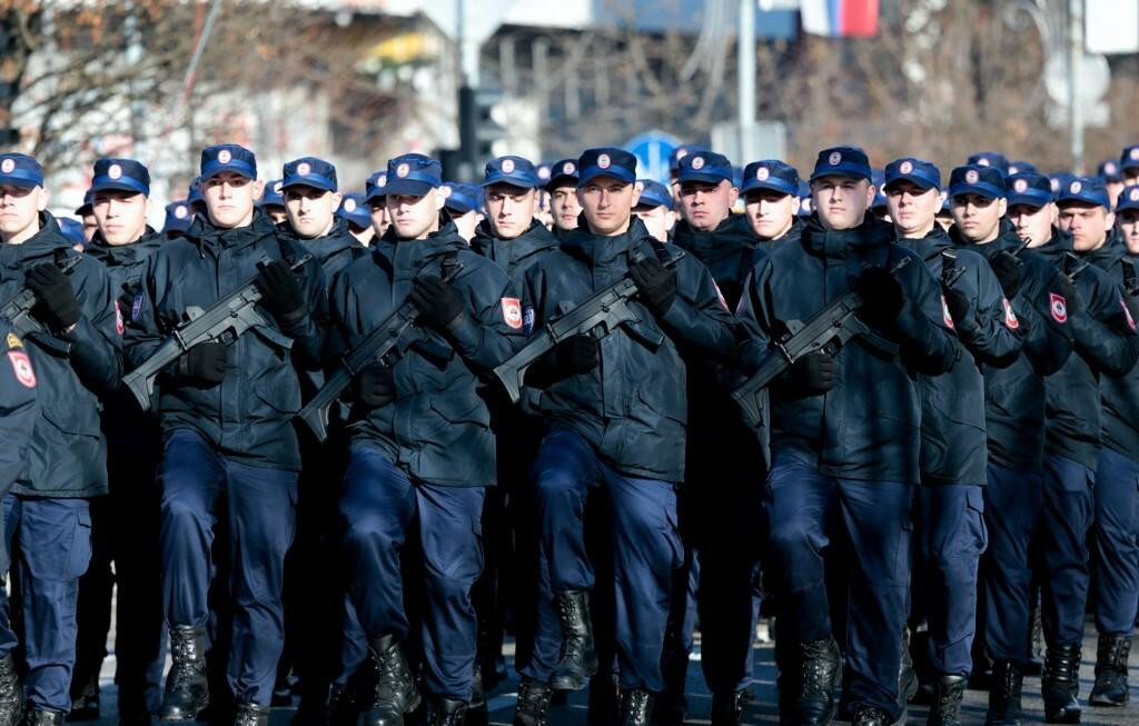 &lt;p&gt;U sukobima s prosvjednicima policija je ostala vjerna Dodiku&lt;/p&gt;