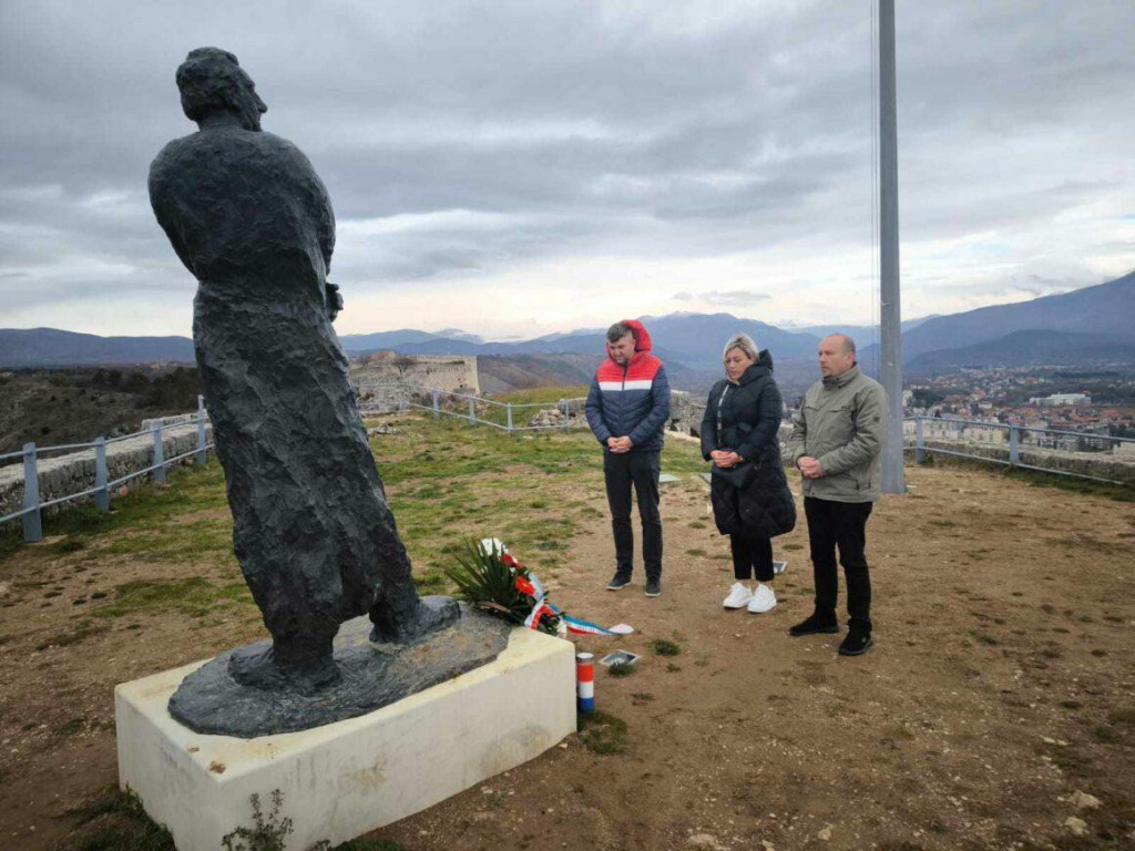 &lt;p&gt;Na kninskoj Tvrđavi obilježena 25. godišnjica smrti prvog hrvatskog predsjednika dr. Franje Tuđmana&lt;/p&gt;