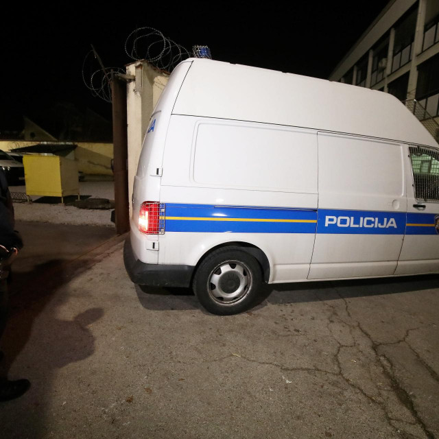 &lt;p&gt;Interventna policija dovodi roditelje djece iz Ljublja Kalničkog u pritvor iz kojeg će uskoro biti pušteni&lt;/p&gt;