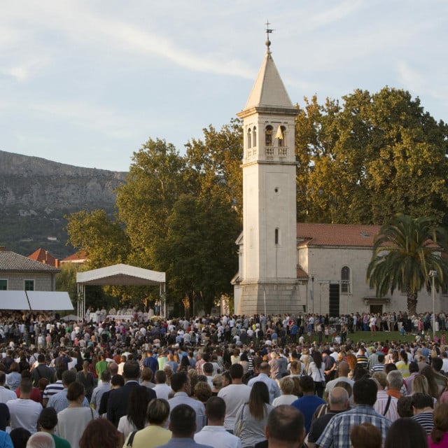 &lt;p&gt;Sveta misa na Gospinu otoku uvijek privuče tisuće vjernike&lt;br&gt;