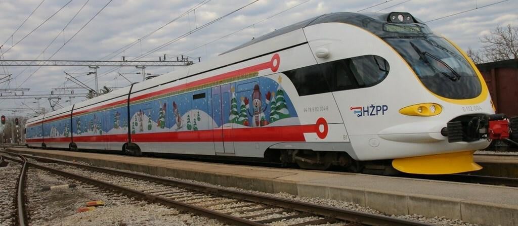 &lt;p&gt;Tin Express, odnosno ‘Vlak Djeda Božićnjaka‘ u kojem su dijeljeni sporni darovi&lt;/p&gt;